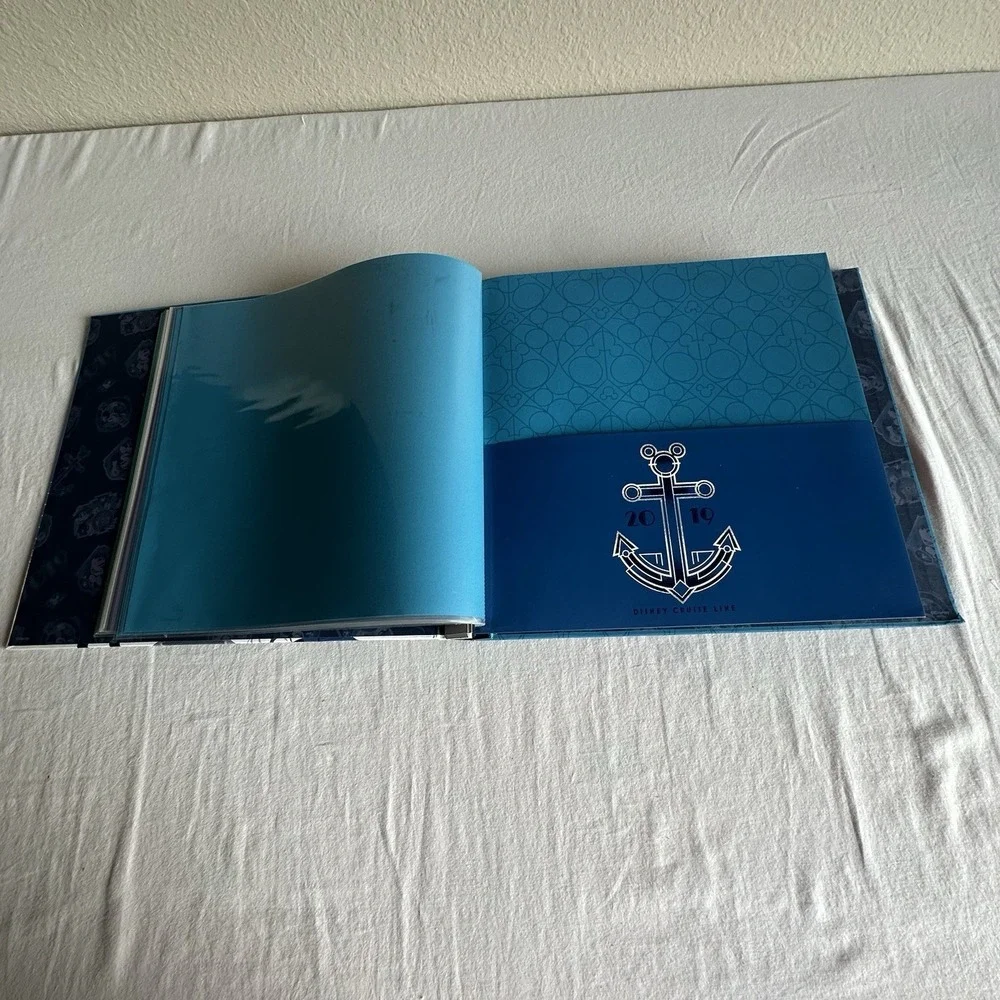 Disney Cruise Line 2019 Large Scrap book Mickey & Minnie 12